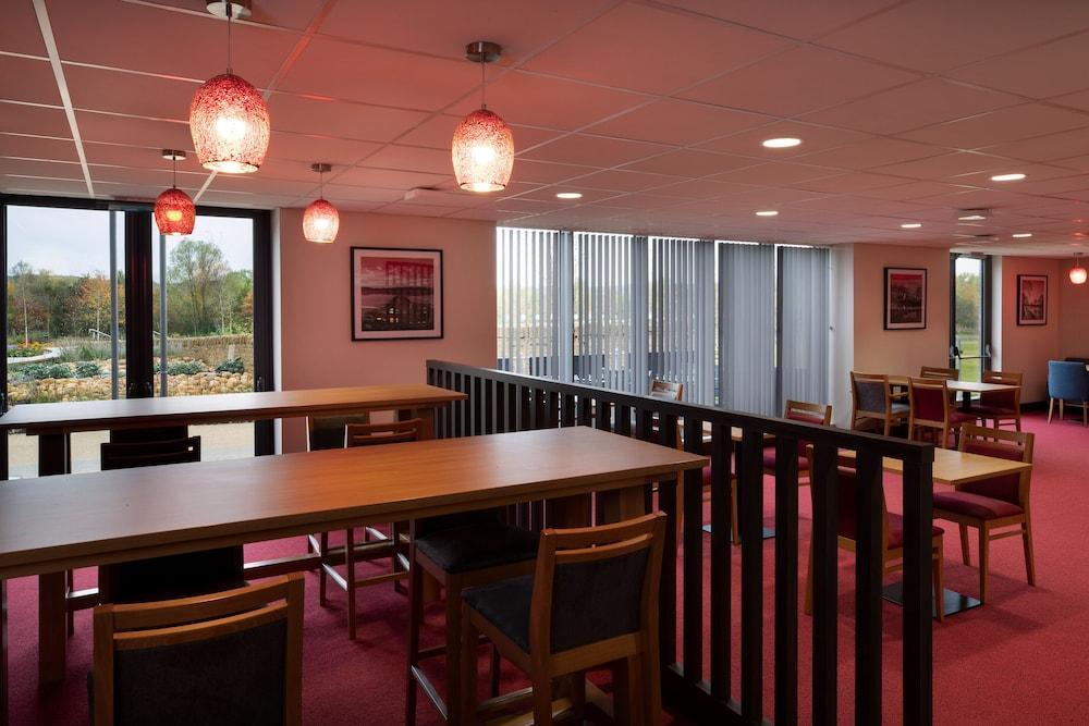 Ramada By Wyndham Leeds East Leeds (West Yorkshire) Exterior foto